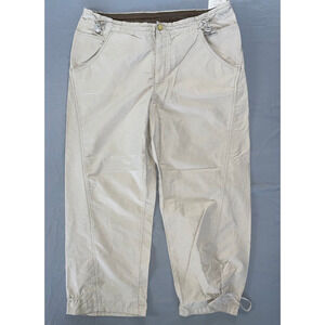 Columbia Arch Cape Capri Pant in Stone. Women's Size M, NWT. Read, Small Stain.